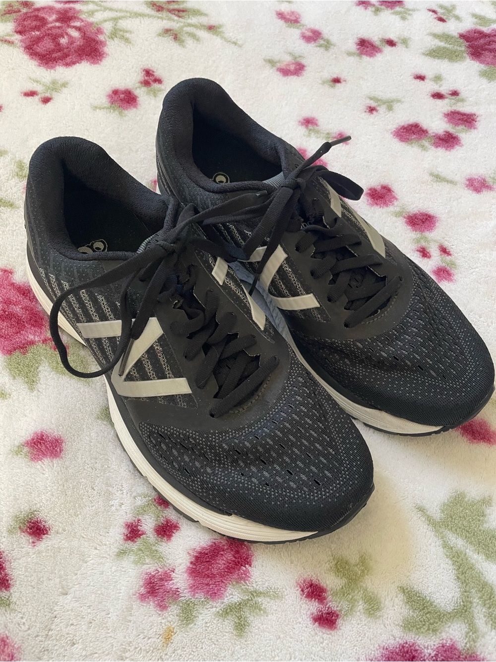 New Balance 860 Like New Black Women's Running Sneakers with Reflective Stripes